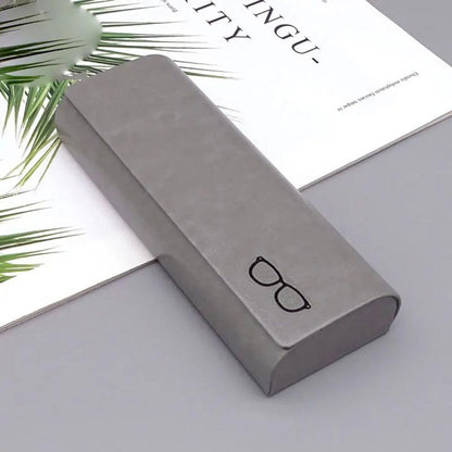 😎🕶️ Minimalistisk læderbrilleetui – magnetlukning 🧲✨ Skarpt hårdt skalkonstruktion, blød inderfoer – perfekt til daglig brug & arbejde. Slankt design i grå, sort, hvid eller orange.