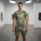 Afslappet T-shirt og shorts-sæt med kunstnerisk denimprint til mænd